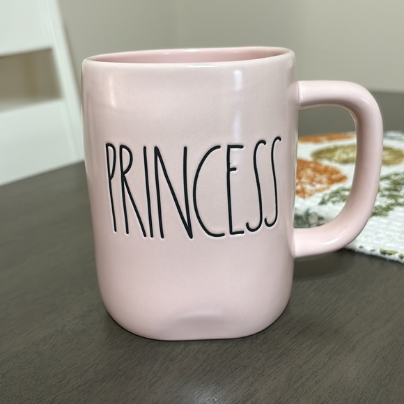 RAE DUNN Set of 2 Prince & Princess mugs - Picture 2 of 6